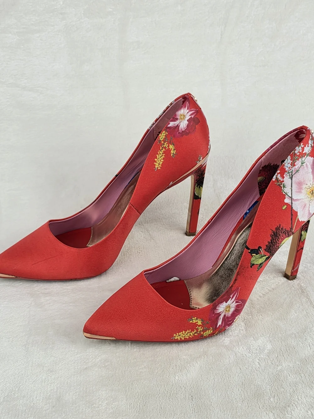 Ted Baker London Kawaap Red Floral Satin Pumps Womens 40.5 Gold Cap Heel